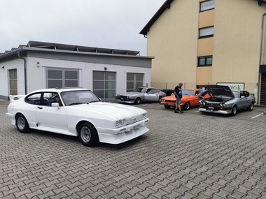 Vor dem Eintreffen wird der Capri gewaschen!
The Capri is washed before it arrives!
Avant son arriv�e, on lave la Capri!
